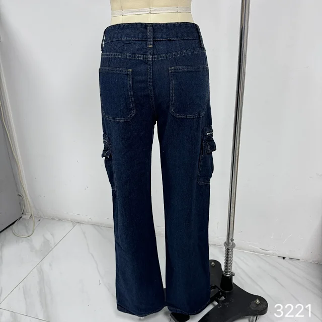 Amazon Men's Loose Cargo Jeans Detail