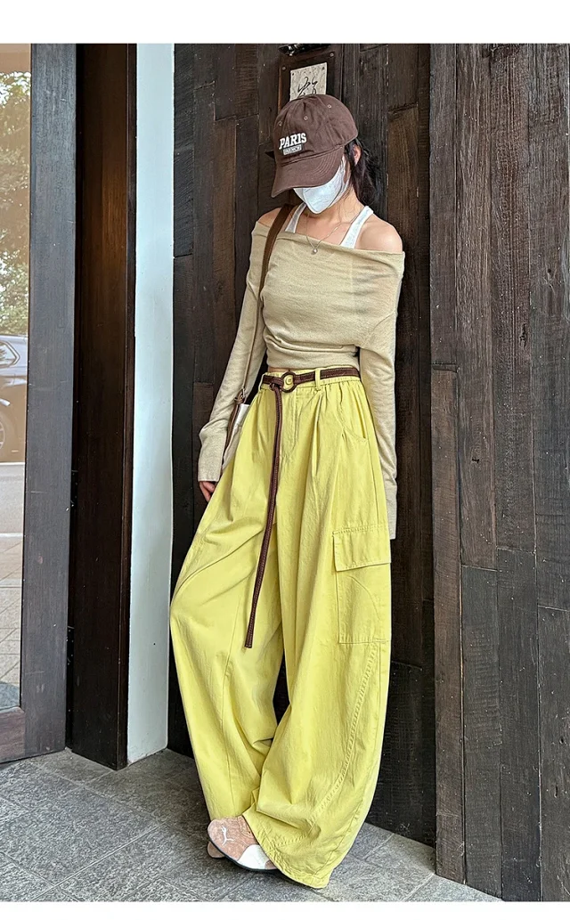 American High-waisted Slimming Cargo Pants Detail