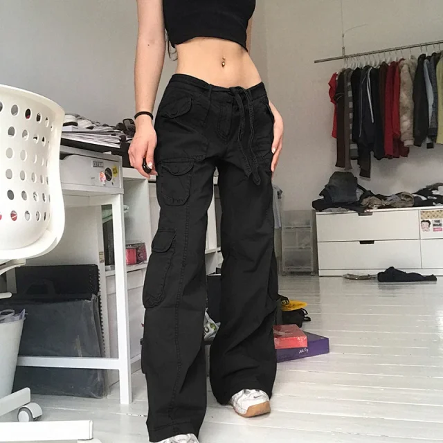 Trendy Women's Gray Wide-Leg Cargo Pants Detail