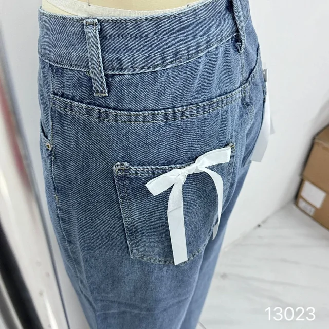 High-Waist Bowknot Straight Jeans for Women Detail