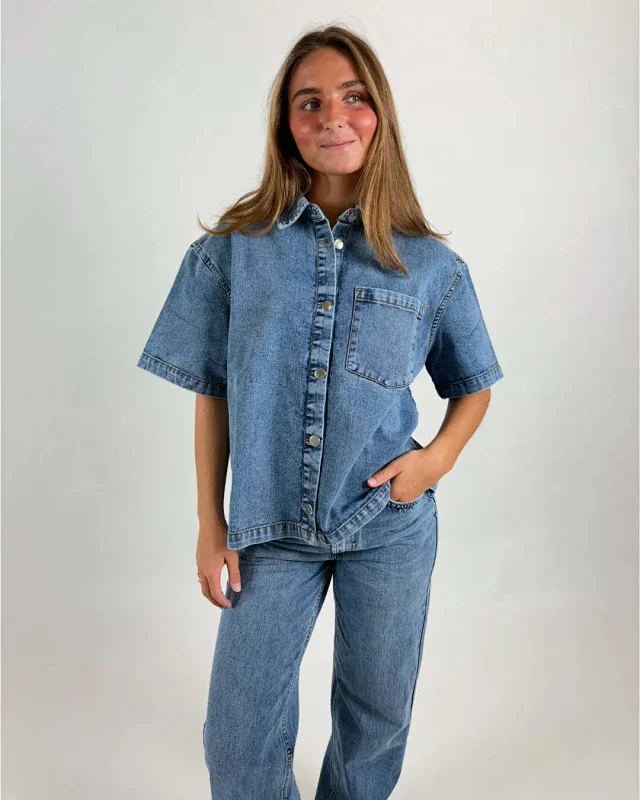 2025 Summer Retro Denim Short-Sleeve Shirts for Women Detail
