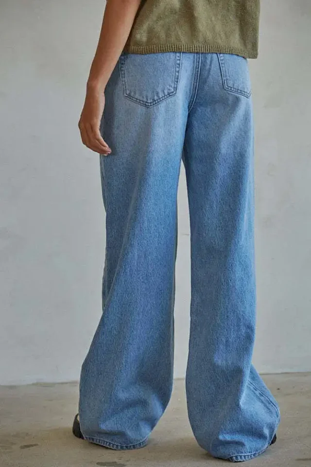 European and American Washed High - Waist Loose Jeans Detail