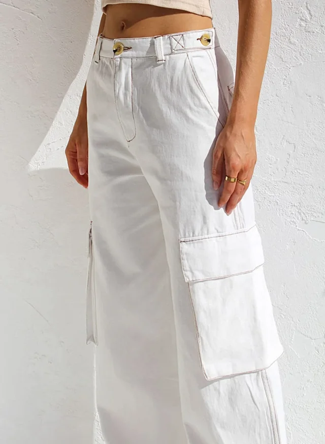 Eaby Multi - Pocket Cargo Jeans for Women Detail