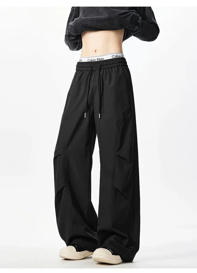 Men's Parachute Pleated Outdoor Pants Detail
