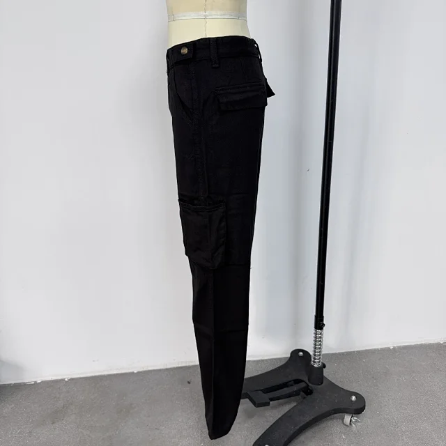 Eaby Multi - Pocket Cargo Jeans for Women Detail