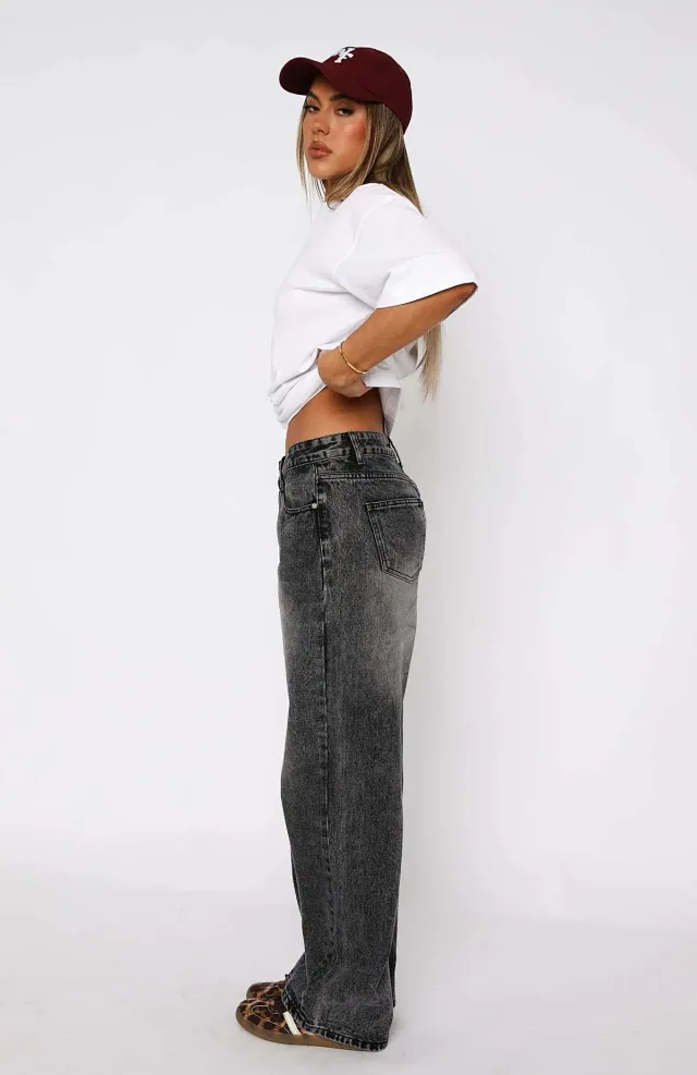 Chic Mid - Rise Straight Jeans for Ladies Detail