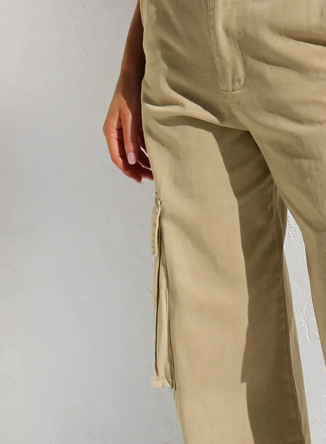 Eaby Multi - Pocket Cargo Jeans for Women Detail