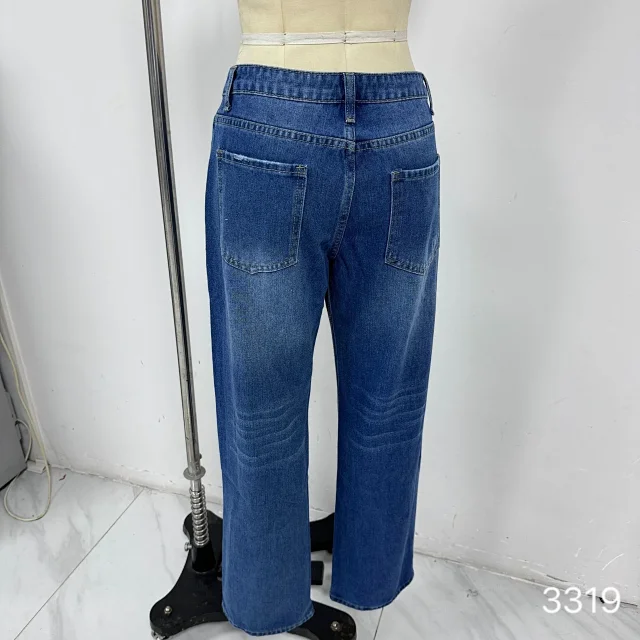 Women's Trendy Distressed Mid - rise Straight Jeans Detail