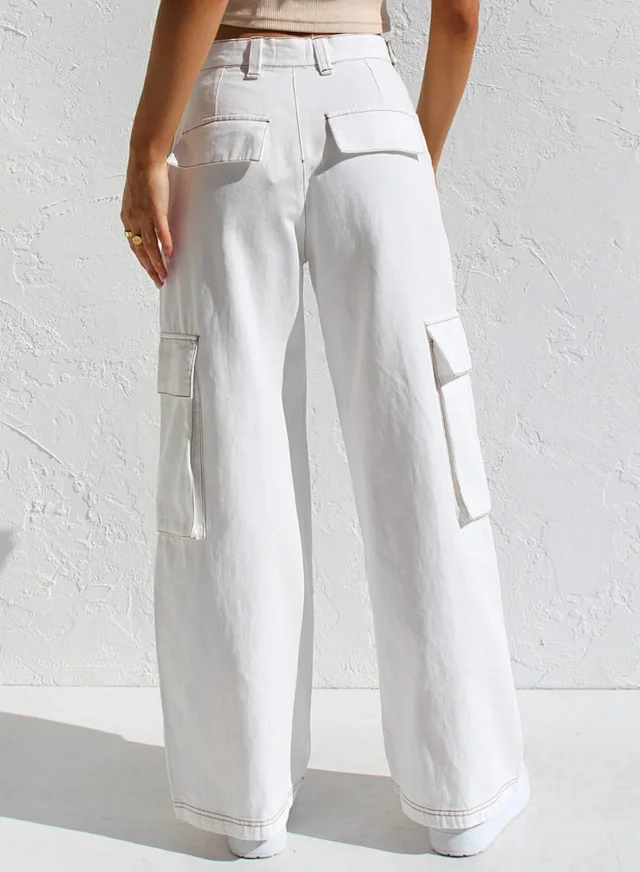 Eaby Multi - Pocket Cargo Jeans for Women Detail