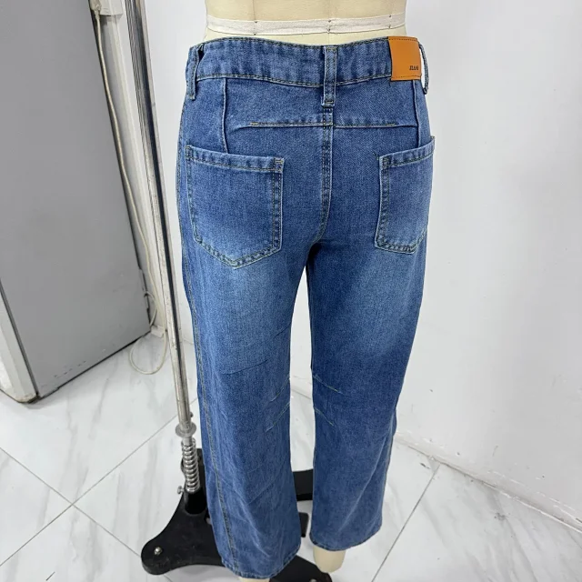 Women's Mid-Low Rise Wide-Leg Jeans Detail