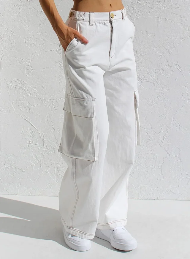 Eaby Multi - Pocket Cargo Jeans for Women Detail