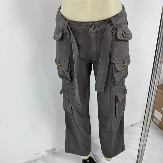 Trendy Women's Gray Wide-Leg Cargo Pants Detail