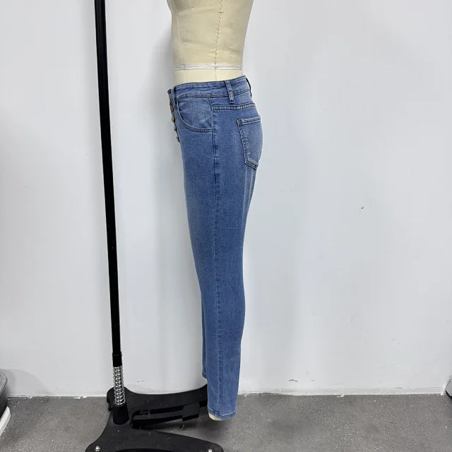 Hot-selling Women's High-waisted Jeans Detail