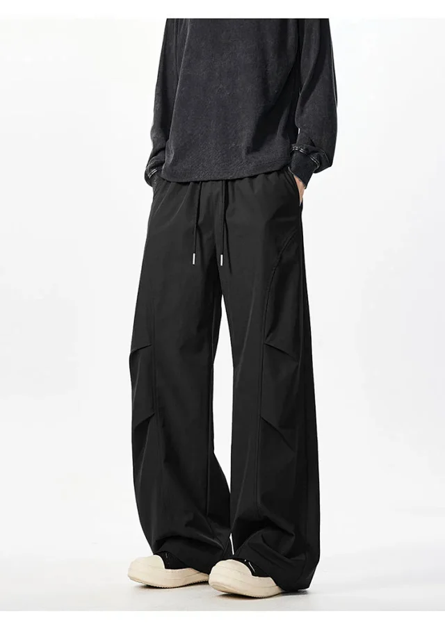 Men's Parachute Pleated Outdoor Pants Detail