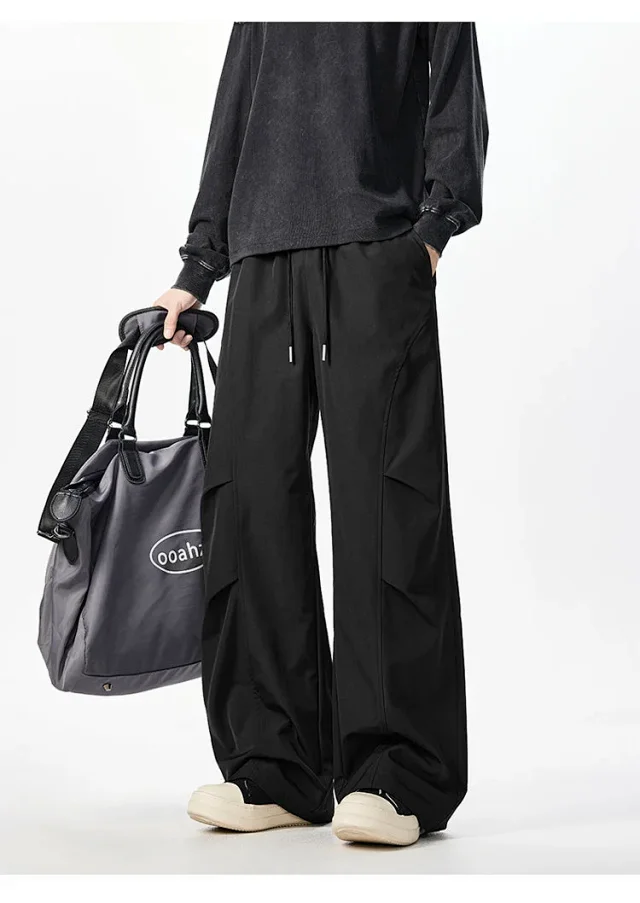 Men's Parachute Pleated Outdoor Pants Detail