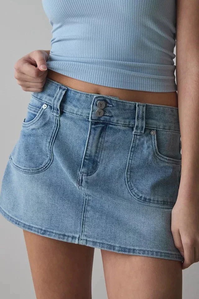 High-Waisted Slim Denim Mini Skirt Detail