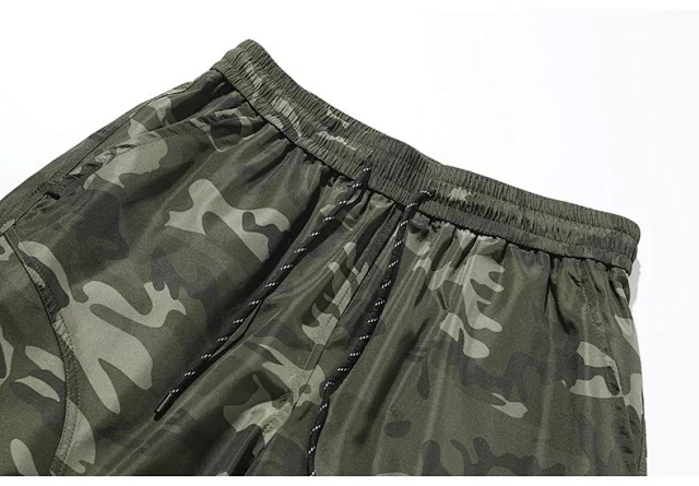 Men's Vintage Camo Cargo Shorts Detail