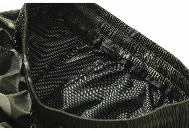 Men's Vintage Camo Cargo Shorts Detail