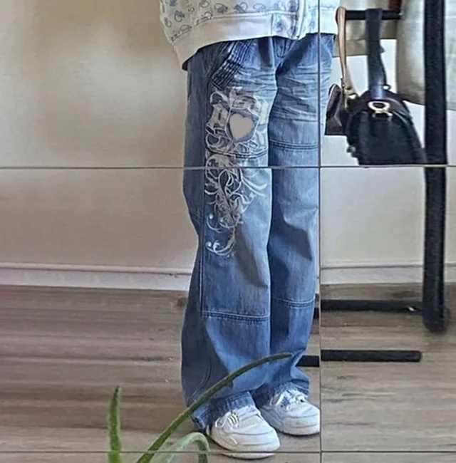 Street-style Irregular Print Loose Jeans Detail