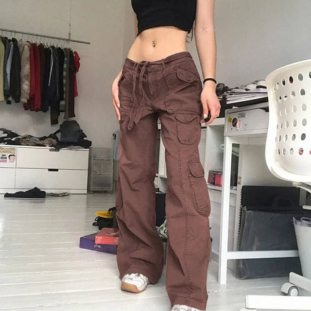 Trendy Women's Gray Wide-Leg Cargo Pants Detail