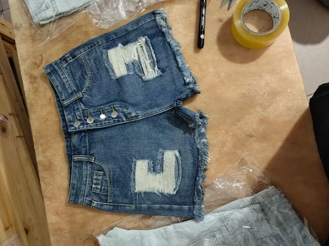 YI3055# Ripped Tassel Denim Shorts Detail