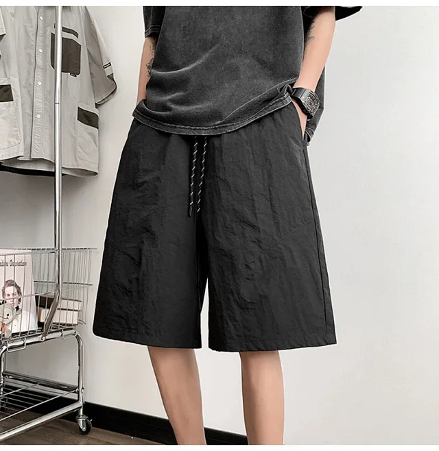 Men's Trendy Quick - Dry Taffeta 5 - Inch Shorts Detail