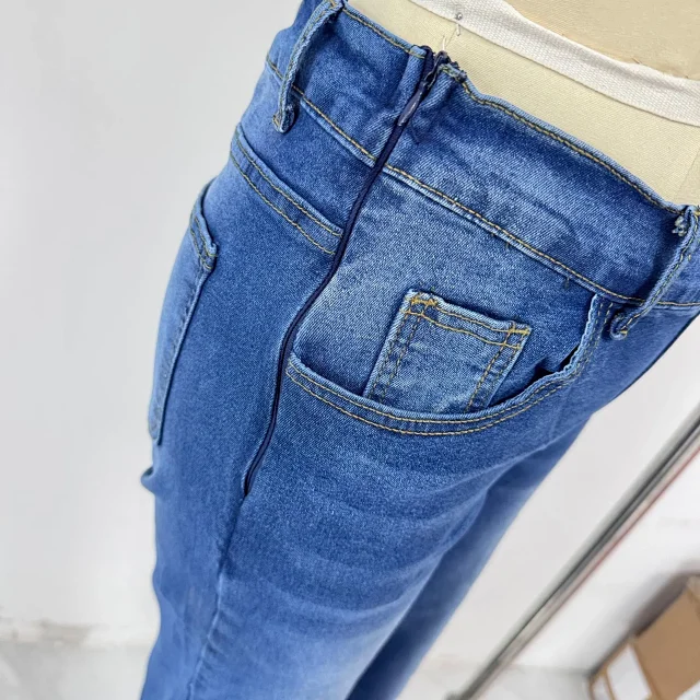 Fashionable Stretch Denim Pants for Women Detail