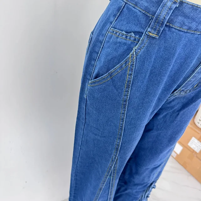 Women's Retro Tie-Decorated Wide-Leg Denim Pants Detail