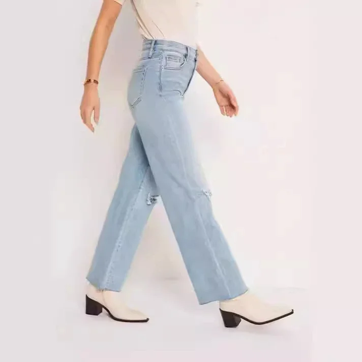 Casual Light Wash Distressed Denim Capris