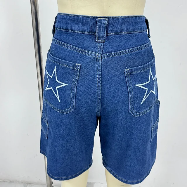 Women's Loose Printed Denim Capris Detail