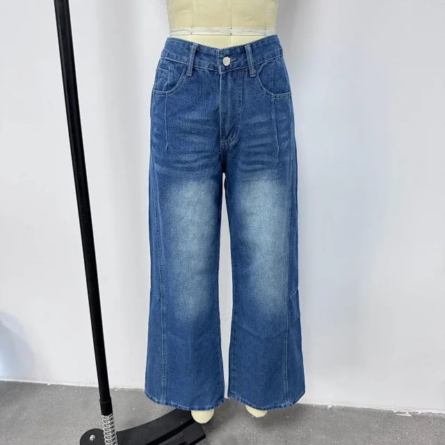 Women's Wide-Leg High-Waist Jeans Detail