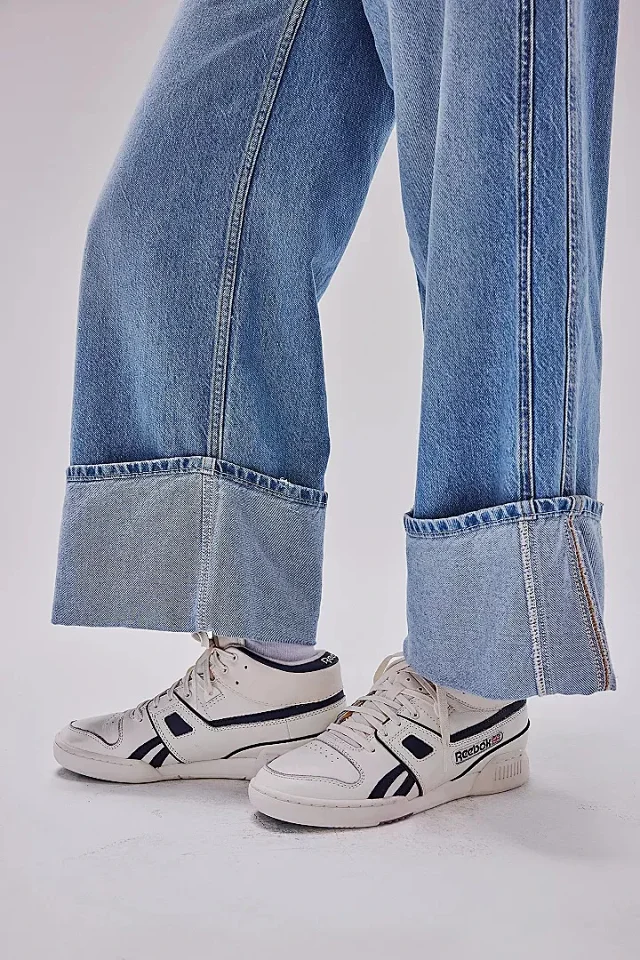 Retro High-Waisted Loose Jeans for Women Detail