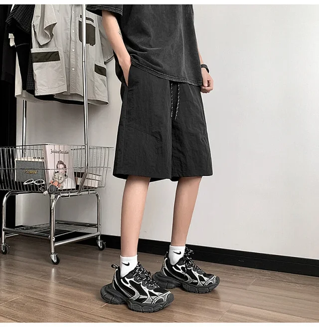 Men's Trendy Quick - Dry Taffeta 5 - Inch Shorts Detail