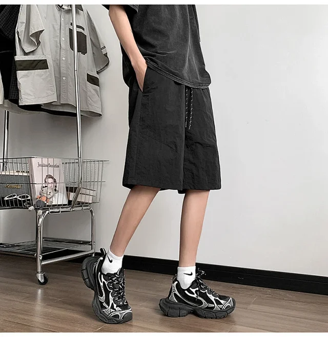 Men's Trendy Quick - Dry Taffeta 5 - Inch Shorts Detail