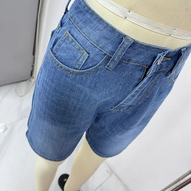 Factory Direct Fashion Slim Denim Capris for Women Detail