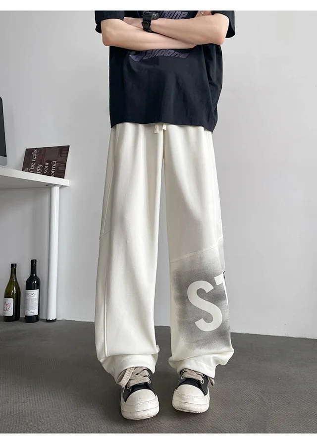 Men's Loose Straight Sweatpants Detail