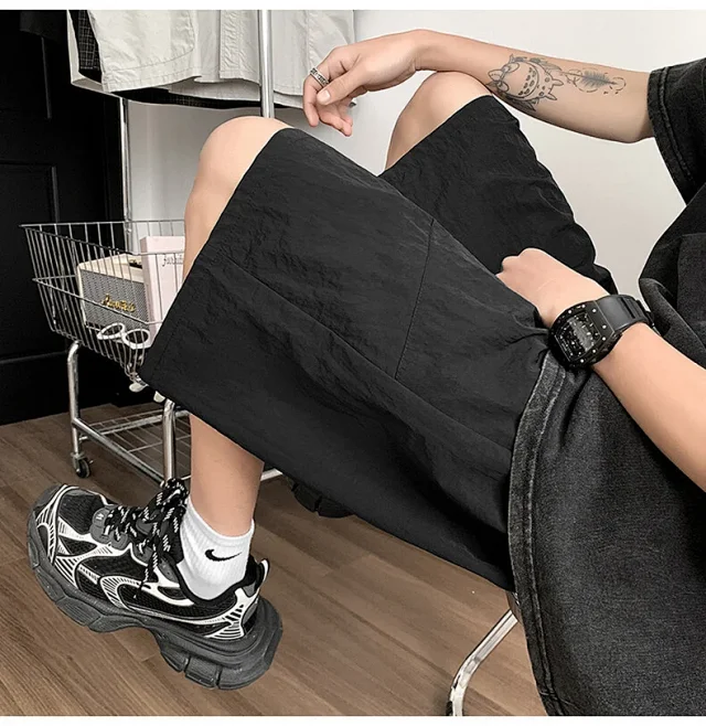 Men's Trendy Quick - Dry Taffeta 5 - Inch Shorts Detail
