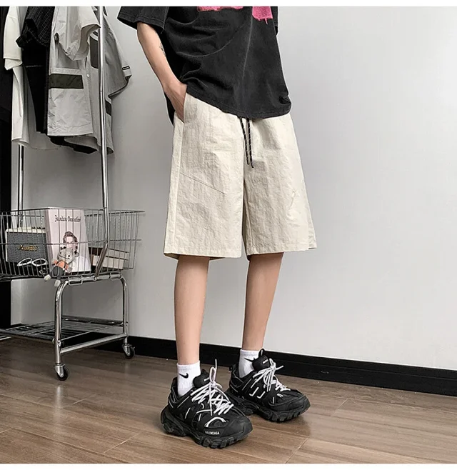 Men's Trendy Quick - Dry Taffeta 5 - Inch Shorts Detail