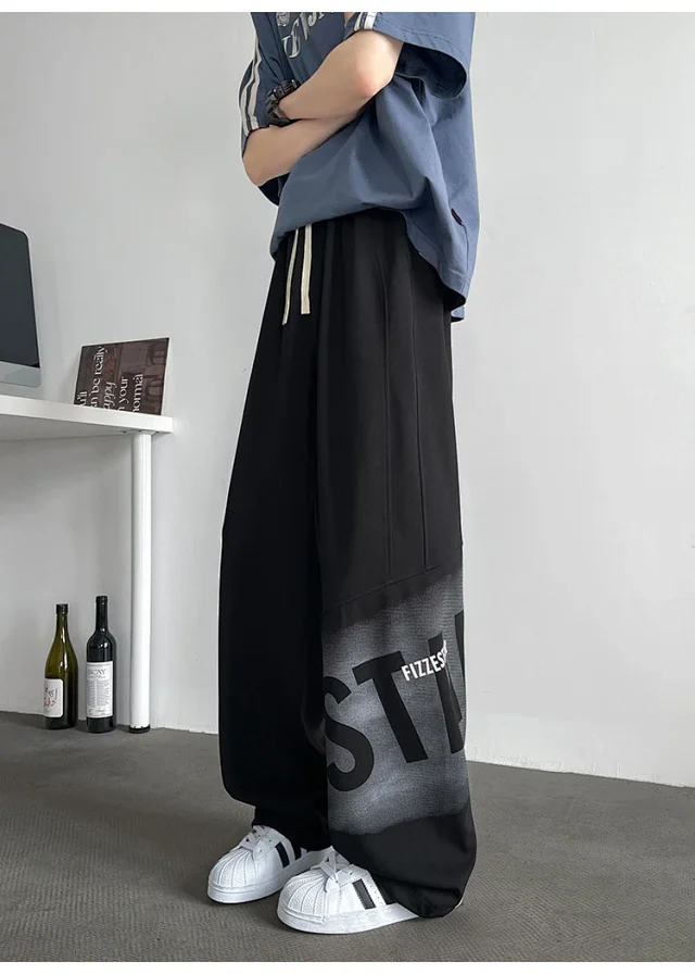 Men's Loose Straight Sweatpants Detail