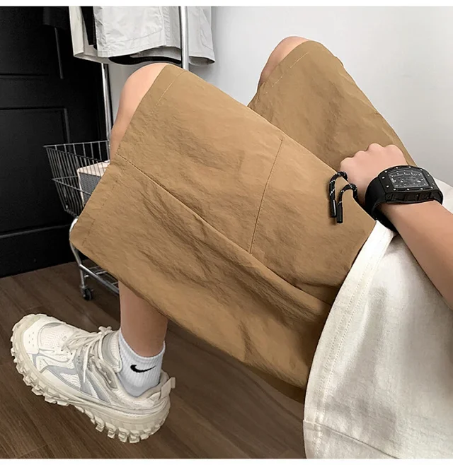 Men's Trendy Quick - Dry Taffeta 5 - Inch Shorts Detail