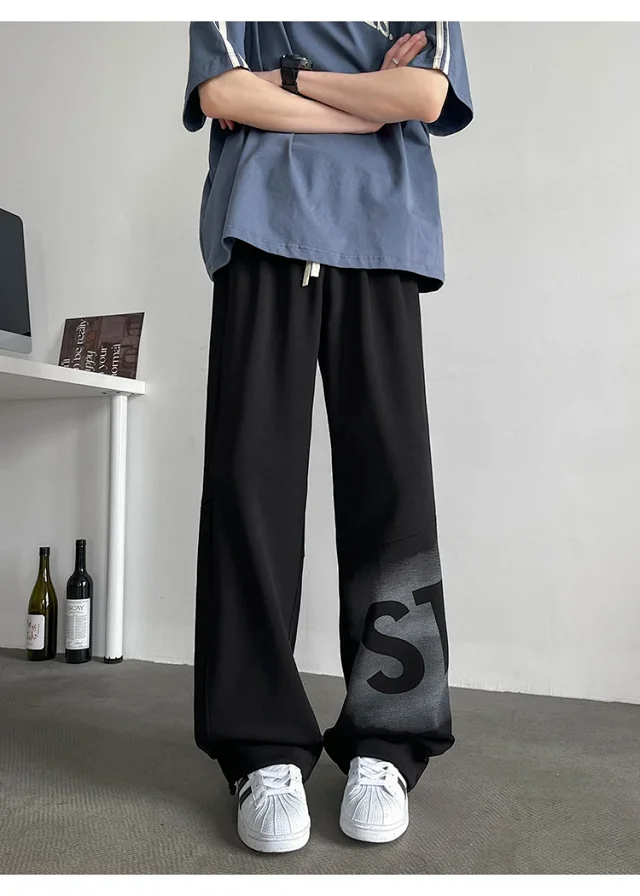 Men's Loose Straight Sweatpants Detail