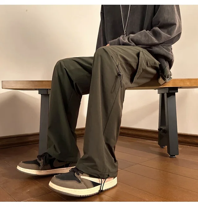 Men's Outdoor Loose Cargo Pants Detail
