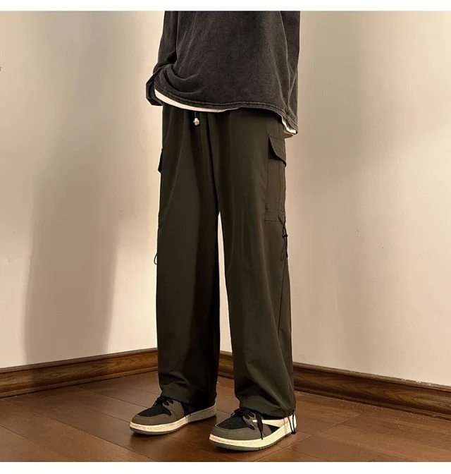 Men's Outdoor Loose Cargo Pants Detail