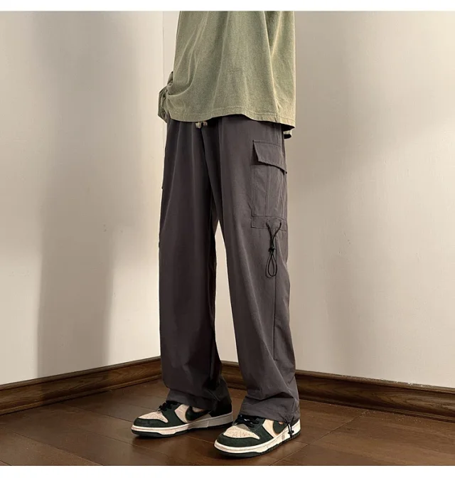 Men's Outdoor Loose Cargo Pants Detail