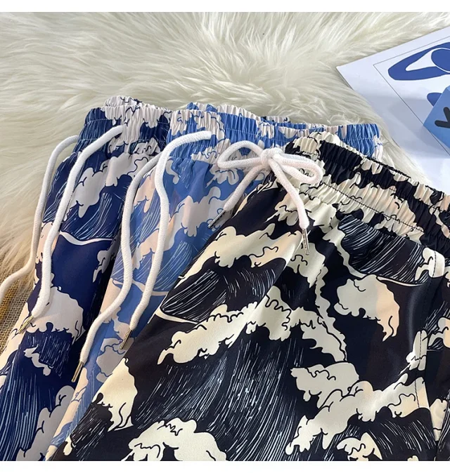 Men's Summer Wave Print Loose Shorts Detail