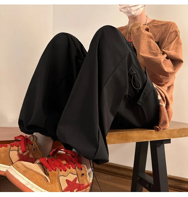 Men's Outdoor Loose Cargo Pants Detail