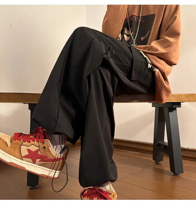 Men's Outdoor Loose Cargo Pants Detail