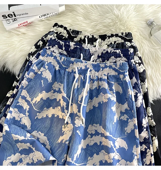Men's Summer Wave Print Loose Shorts Detail