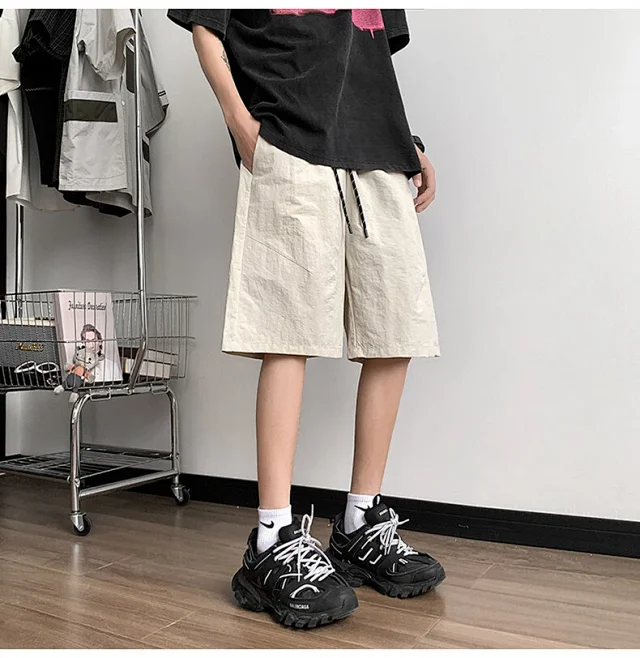 Men's Trendy Quick - Dry Taffeta 5 - Inch Shorts Detail