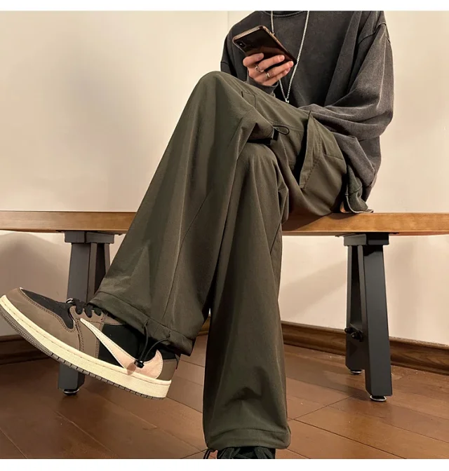 Men's Outdoor Loose Cargo Pants Detail